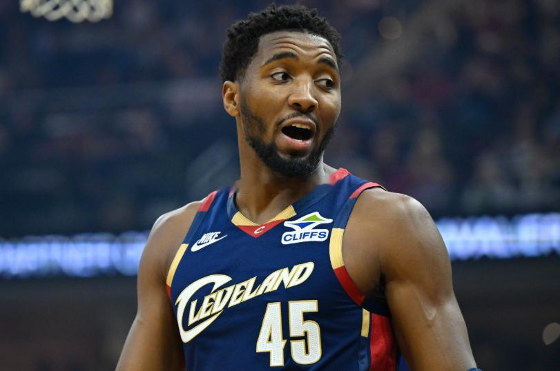 NBA常规赛继续进行，骑士客场119-117惊险逆转掘金。赢下本场比赛之后，骑士