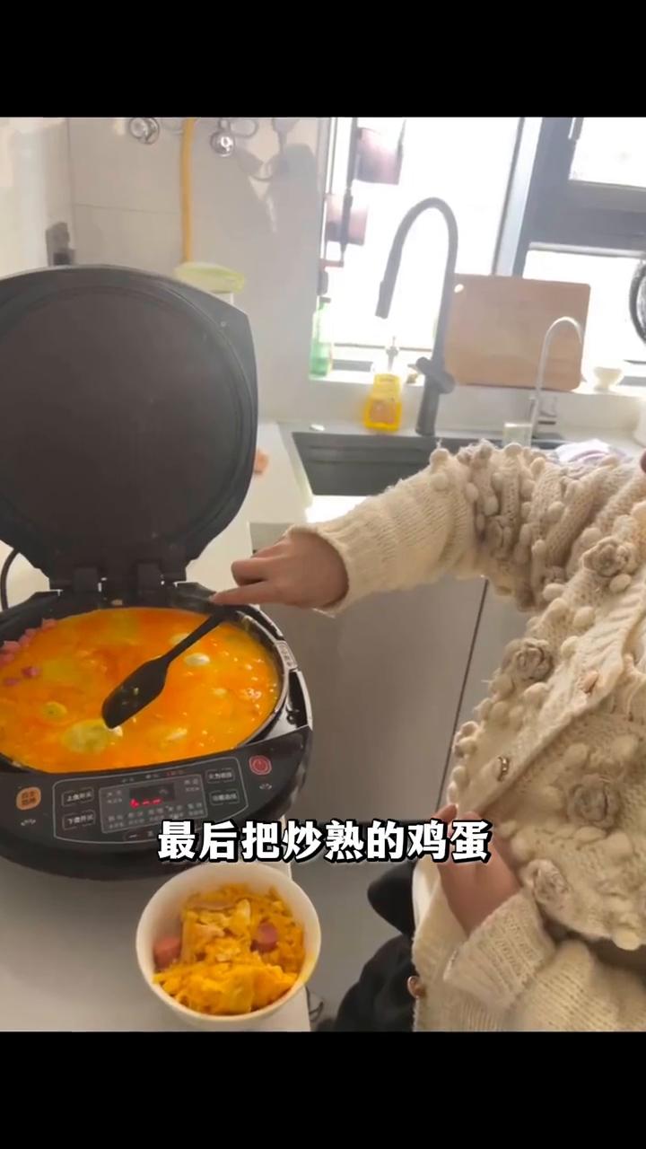 原来打碎了鸡蛋是可以不用被骂的。
博主买了30个鸡蛋，小孩好奇的端起来问这些鸡蛋