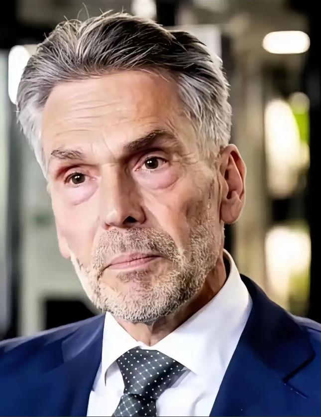 荷兰这次是真的急了！
 
4月7日，据荷兰媒体及多家外媒证实，荷兰国防部正式宣布