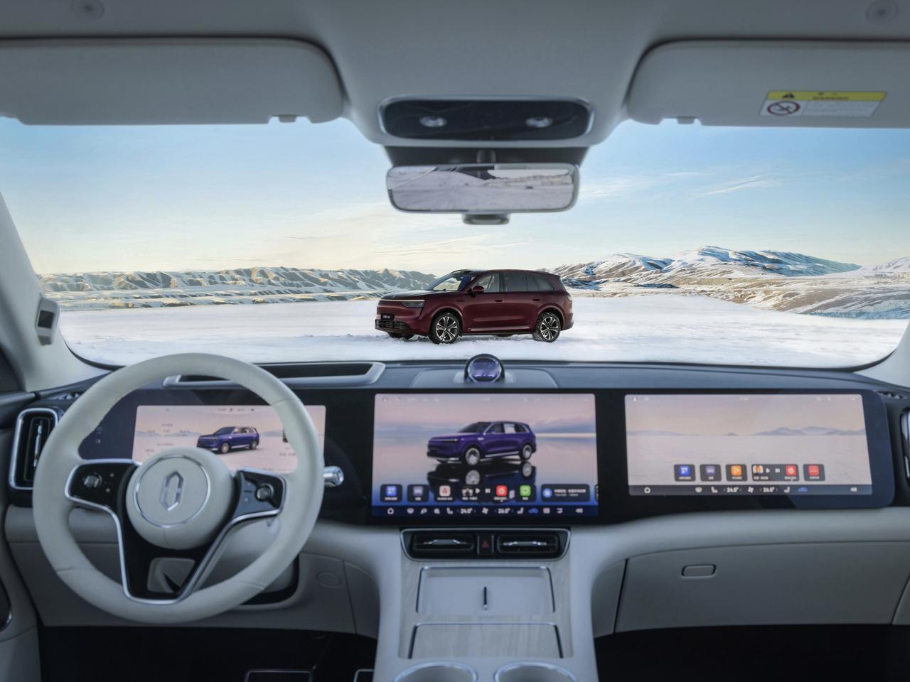 冬季家庭出行，寒冷、颠簸、视野受限、路面湿滑与舒适需求交织成多重考验。而问界M8