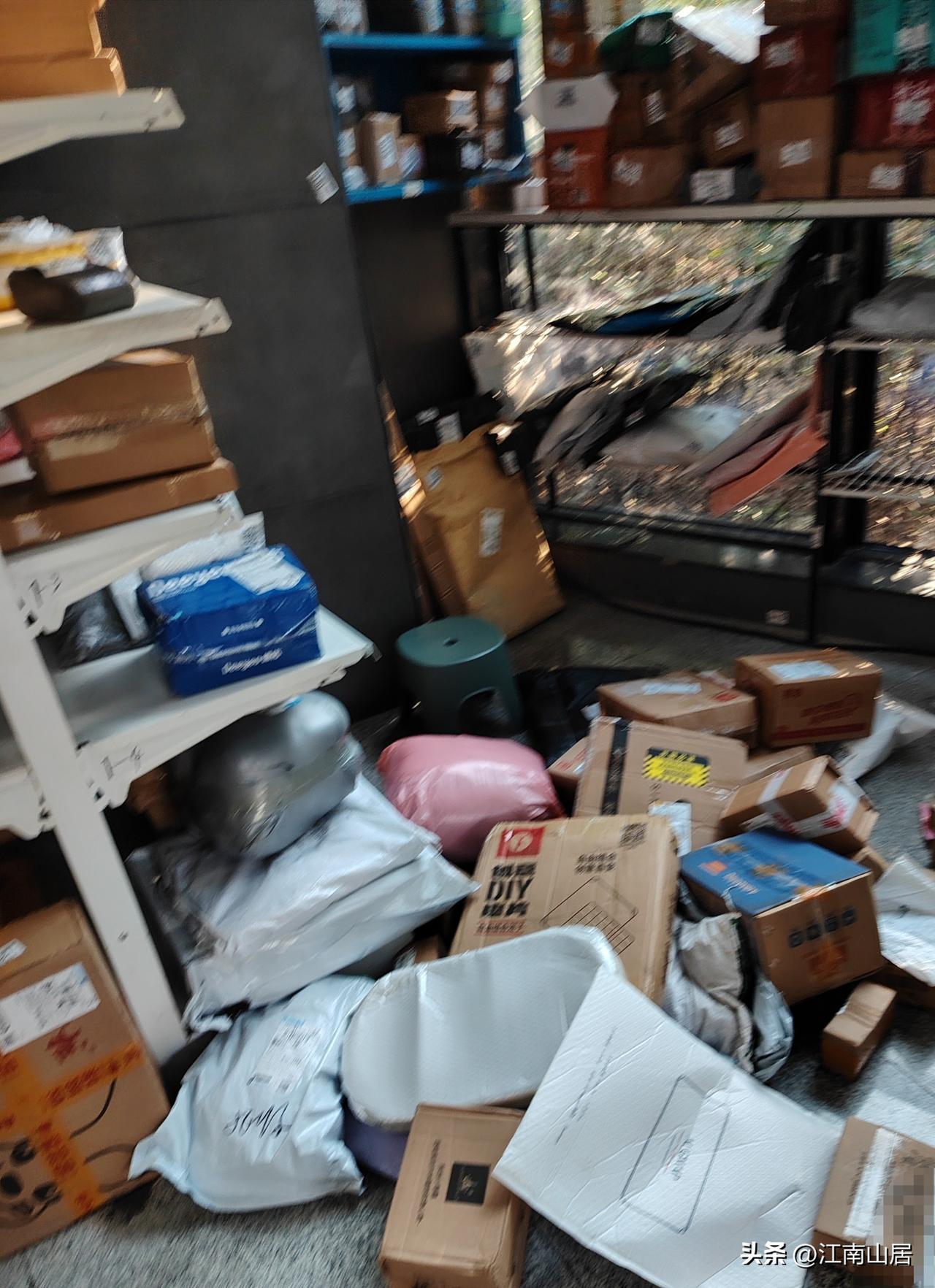 发小告诉我，他跟亲叔叔断绝来往了，属于各自安好。前两天，他约我出来吃饭，期间把三
