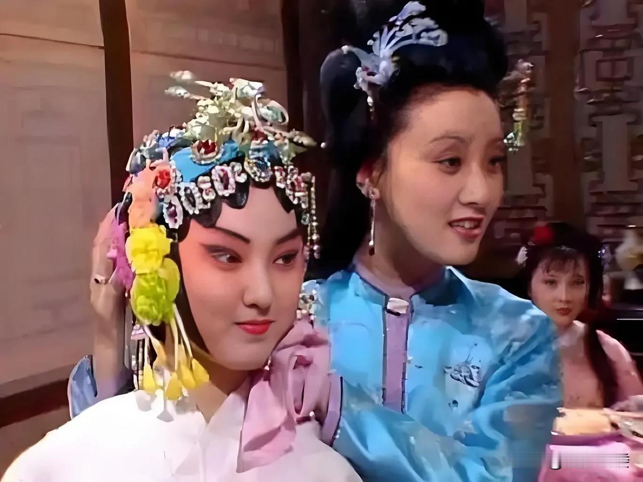 红楼梦为什么要真事隐最直接的原因，就是因它创作于历史上最严酷的文字狱时期。关于书