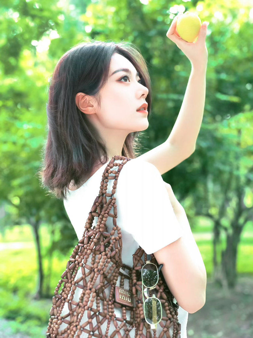 赵今麦赵今麦徐迟 🍒赵今麦无可替代被风拂落的信纸，星河拾起月倒映在海里，你来时