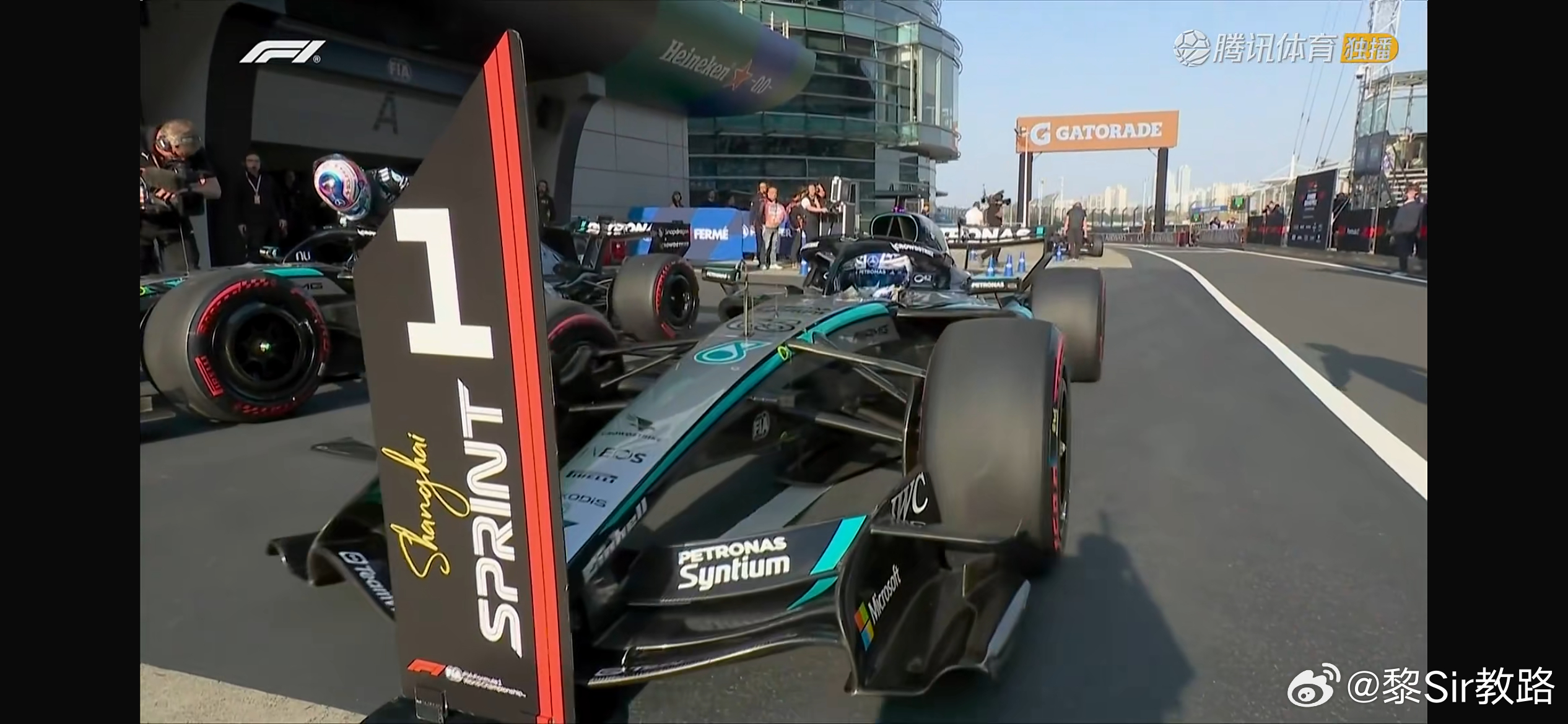 拉塞尔对青花瓷爱不释手陆叁，哈哈，完美。这数字本身又可以向AMG C63、E63