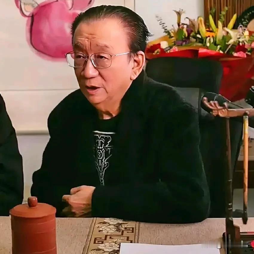 “灵猴”耍了“小绵羊”
   哈哈哈……杨议亲口承认，师父没有拜成。
   杨议