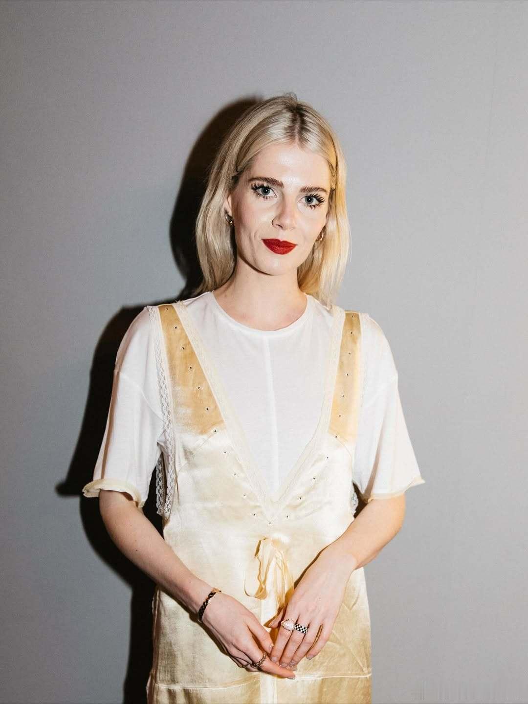 露西宝通在伦敦出席纪录片《broken english》的特别放映会，露西携自己