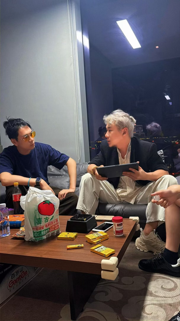 今天跟道家出海团队深聊，收获太大了🔥亲眼看到道家产品在海外爆单，才明白文化的力