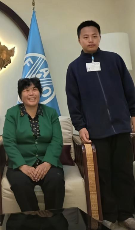 殷玉珍火遍国际舞台！
新华社，10月18日连续2篇文章报道了殷玉珍的故事！

跟