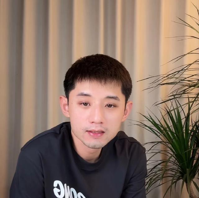 张继科被问和樊振东谁更强，直接回：“我跟小胖都是队友，能为国拿冠军的都强。”一句