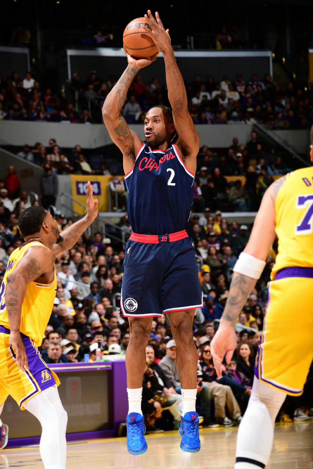 快船随队￼记者Farbod Esnaashari：“你们现在看到的大多数关于伦纳