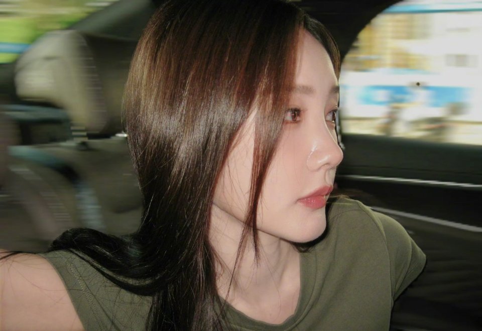 金枝 李一桐李一桐塑造的“金枝”极具鲜活感与层次感，彻底跳出了符号化角色的局限：