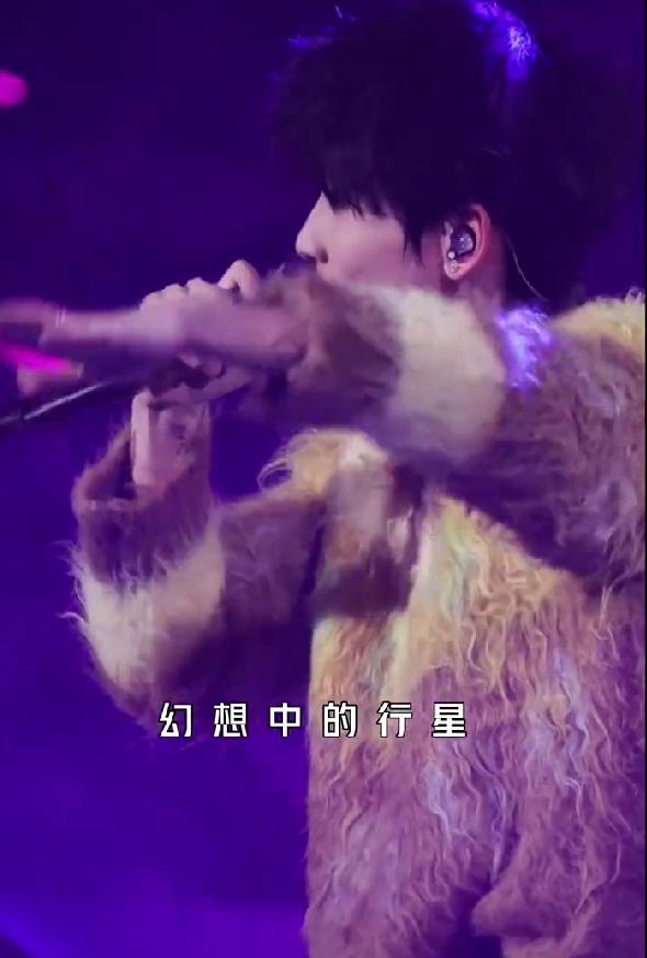 郑润泽升降台事故太惊险！几十米高空台面倾斜，工作人员失误已追责
最近郑润泽演唱会