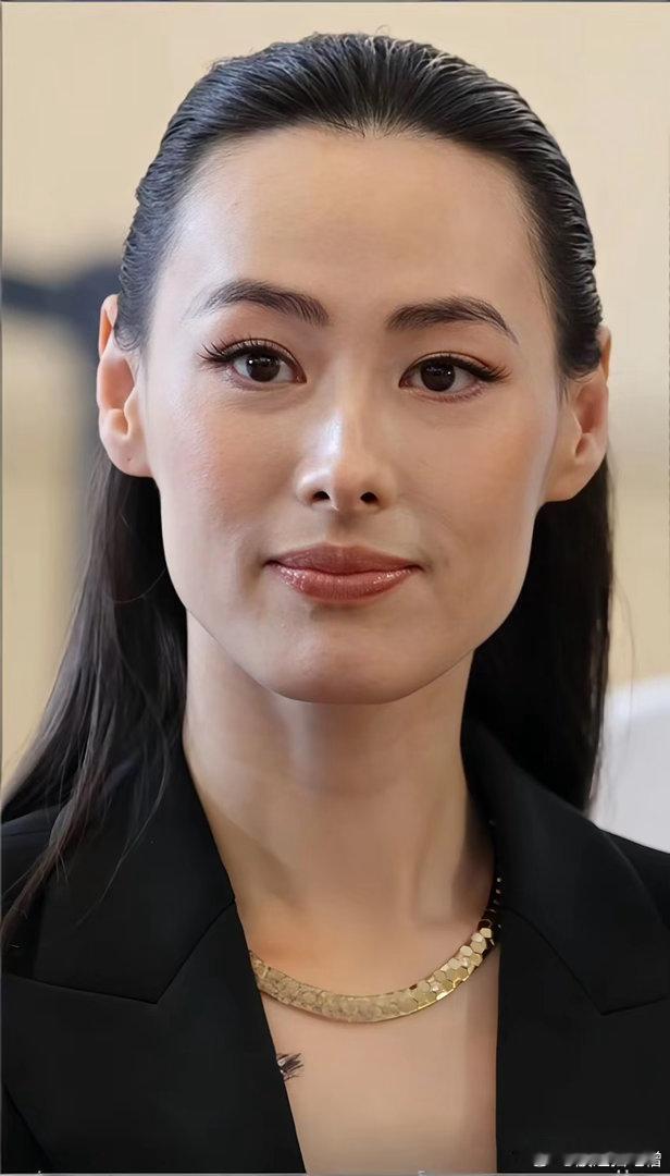 当初事业巅峰淡出荧幕，如今再度归来 