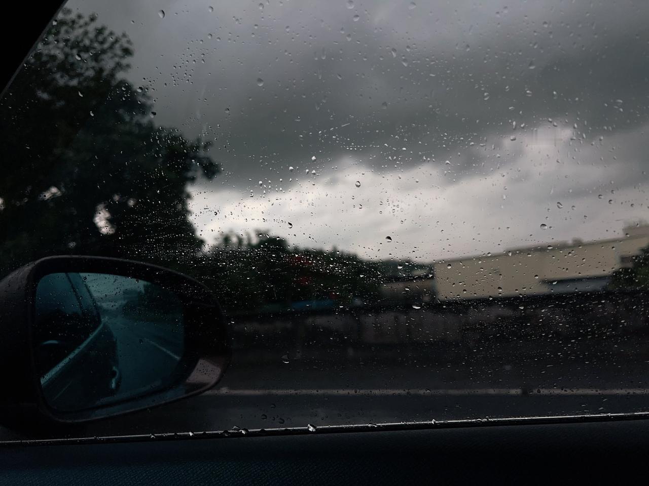下雨天 车窗外的雨 雨天故事感
