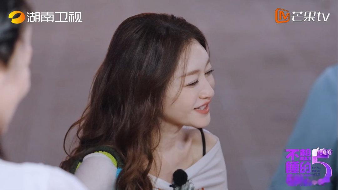 李小冉被潮汕手艺人夫妻感动不想睡的星期五许愿看这段真的很有感触，不用轰轰烈烈，两