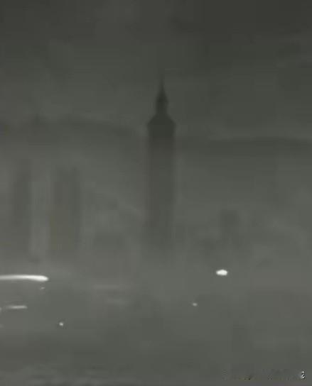 我们的无人机鸟瞰台北101大厦，赖皮们不要嚣张，随时都可以团灭你们的！