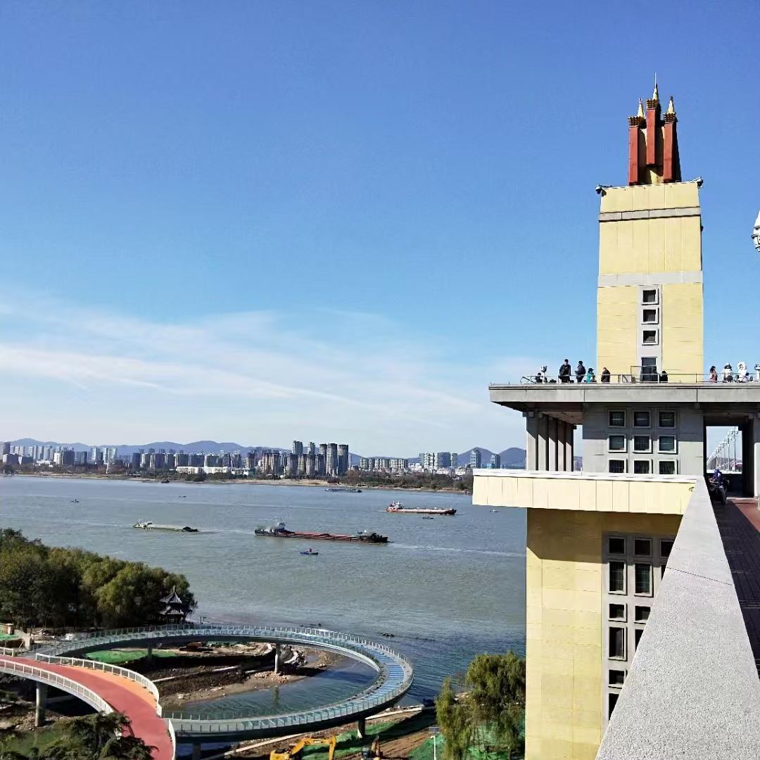 南京建宁路隧道即将通车，让南京长江大桥“好好休息”一番，如何。
南京建宁路长江隧