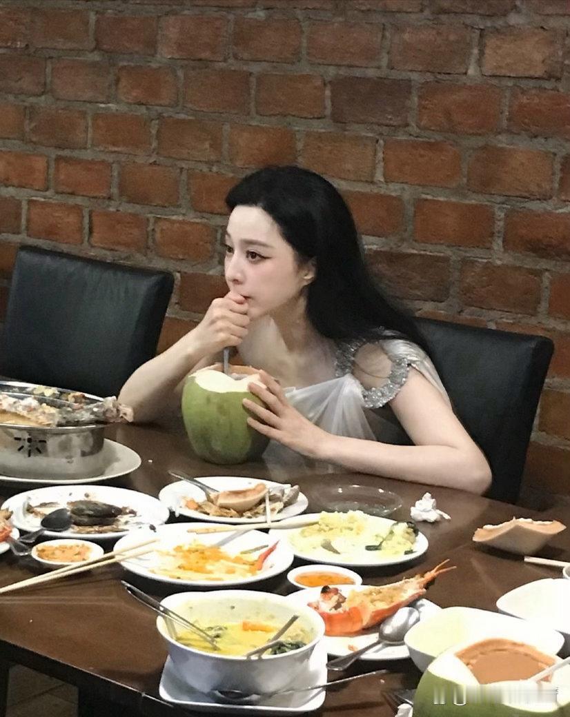 你敢信？这是最近的范冰冰 