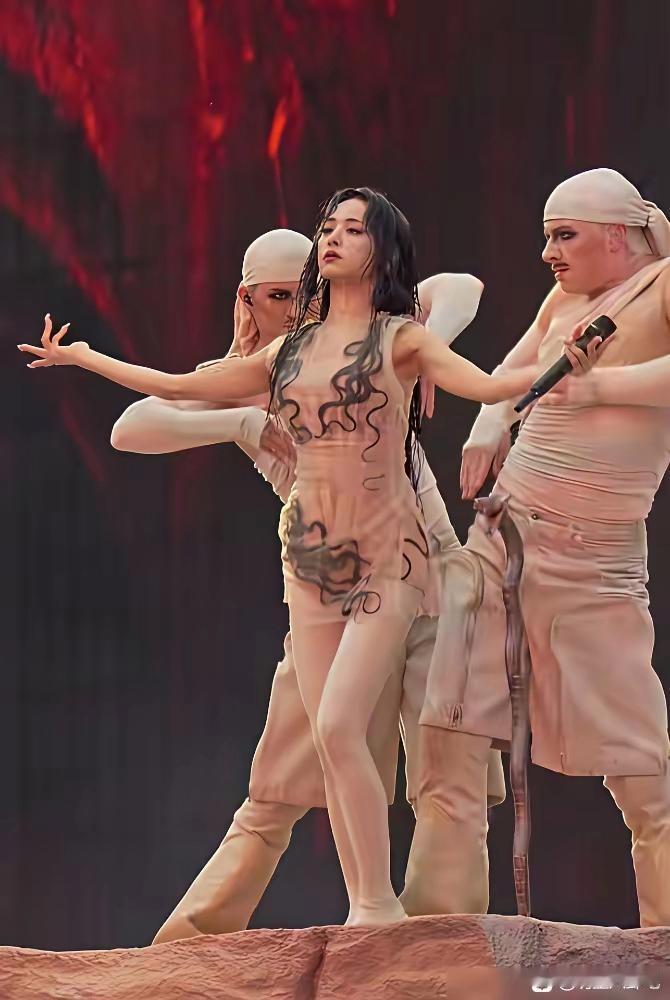 都说蔡依林现在神神叨叨的，看不懂。
我告诉你，她那一场演唱会，直接烧了9亿新台币