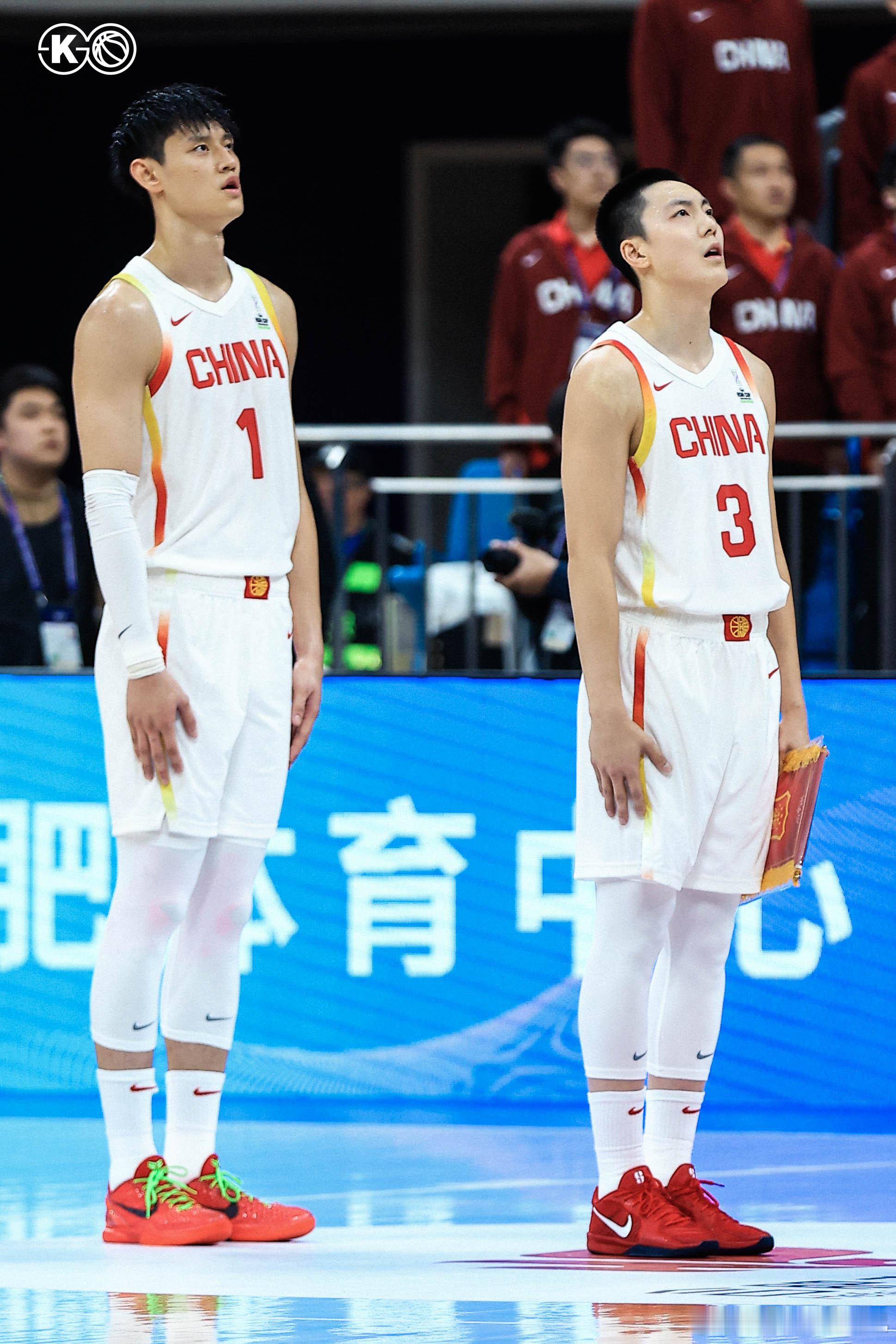 中国男篮队长胡明轩赛后发声失利之后，队长直面问题，没有回避、没有借口。胡明轩坦言