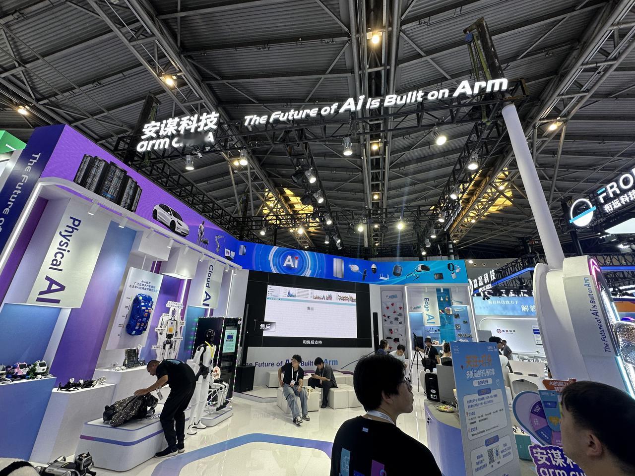 安谋科技带来云边端产品的全展示
WAIC 2026