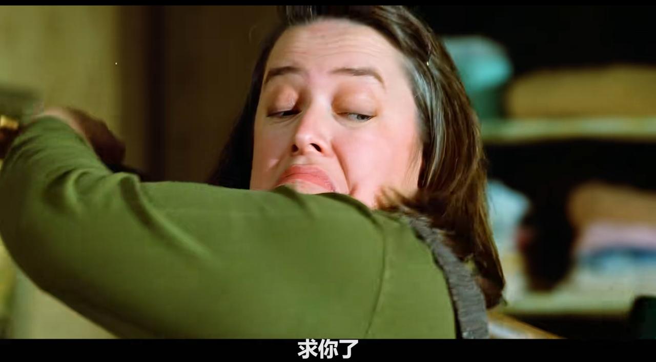 “打断你的腿，再给你一副拐杖，然后告诉你，没有我，你连路都走不了，所以你要懂得感
