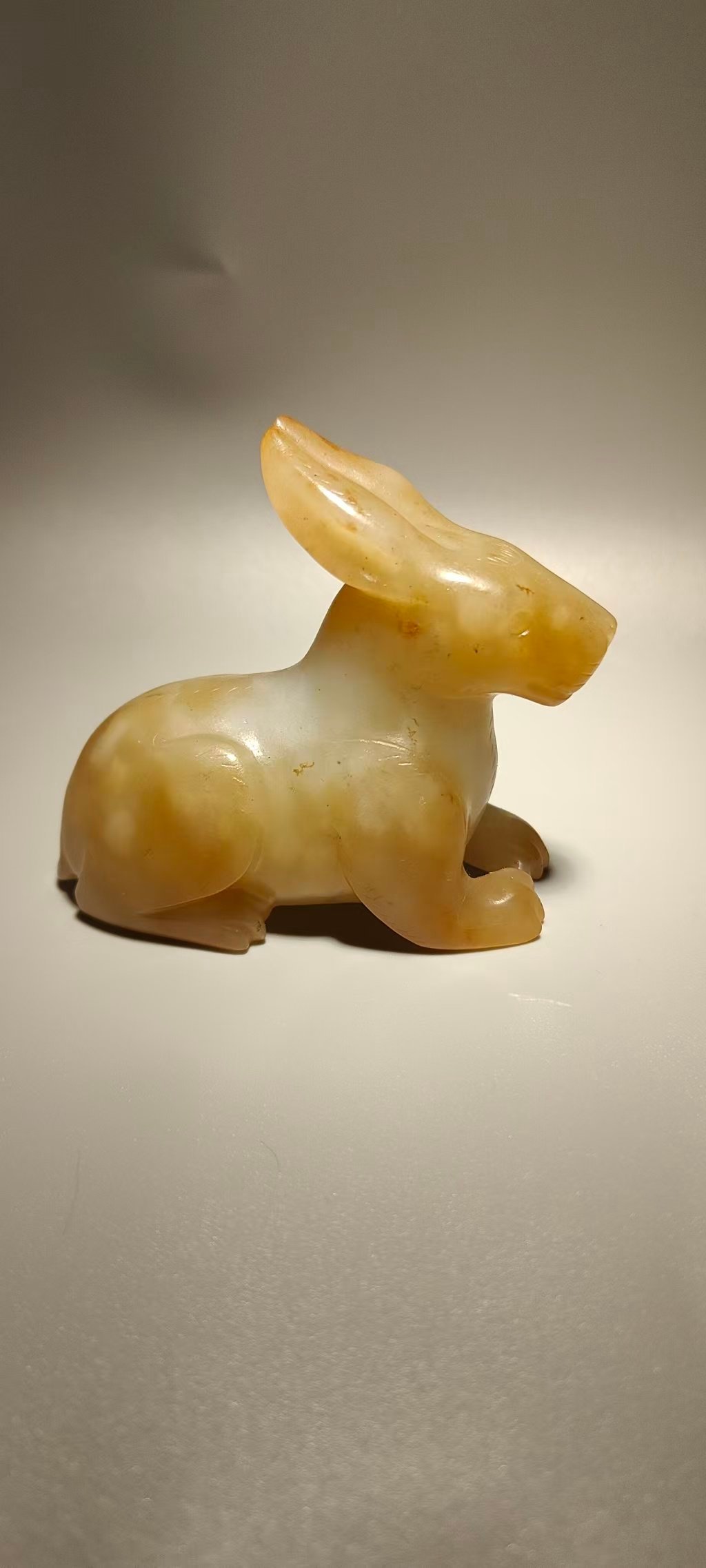 古玉杂谈 高古玉器到目前为止，政策上还是管控的。某些拍卖行打擦边球，把汉代止前的