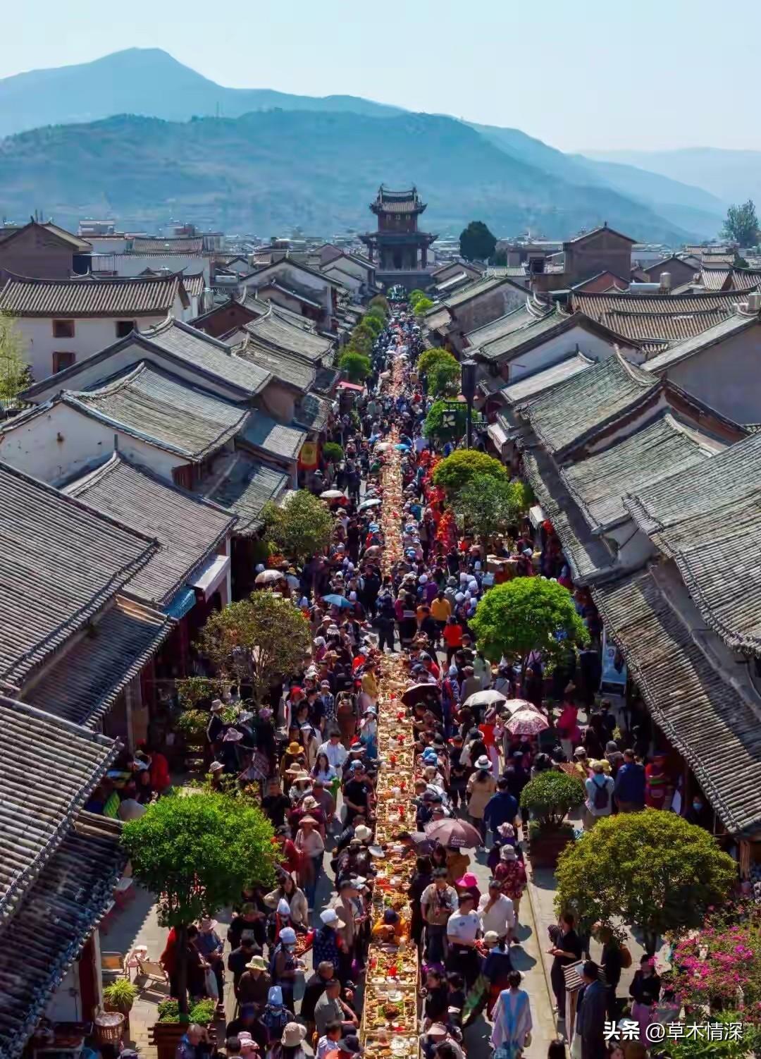 大理市，小吃大江南北，开心一笑，在云南省大理市巍山县巍山小吃节，听说非常热闹，在