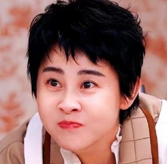 “王濛干一行行一行”是对王濛在多个领域都能取得出色成绩的高度评价。
王濛原本是短