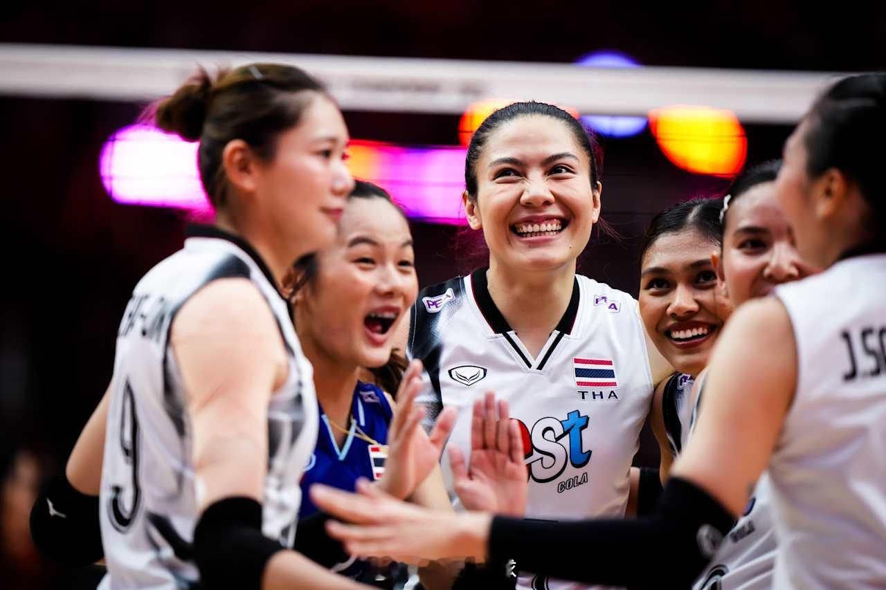 【2025女排世锦赛 小组赛：泰国女排3-1埃及女排】北京时间22日晚上，泰国曼
