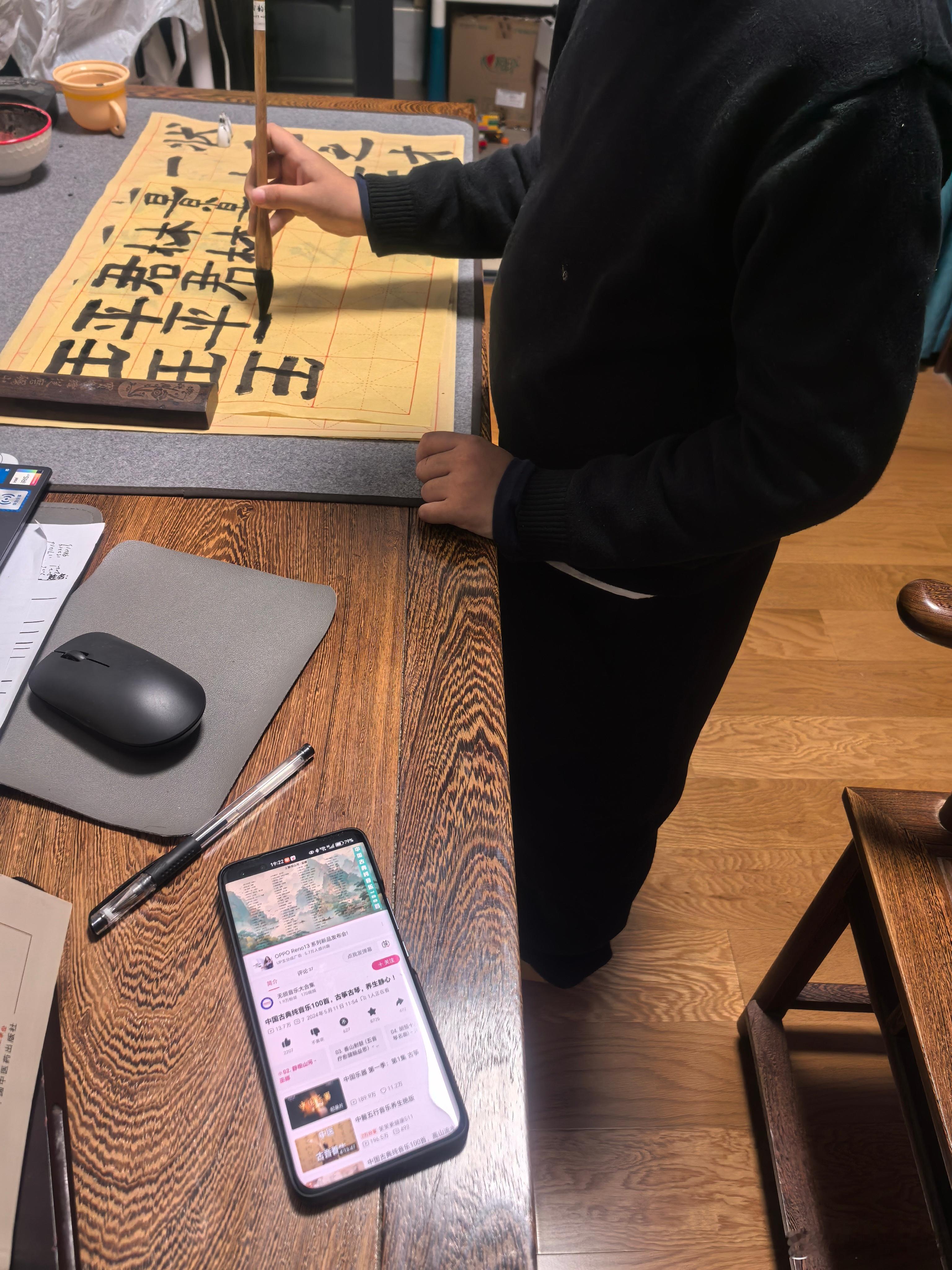 降温风大，室内活动。 