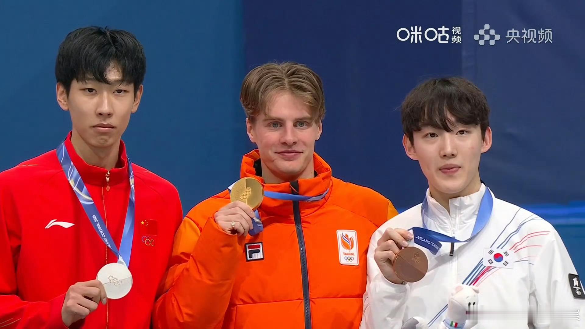 恭喜孙龙拿到来之不易的一枚银牌 