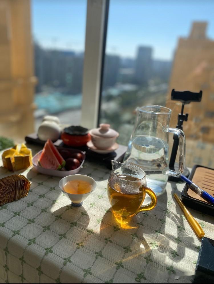 哥哥要结婚，妹妹不同意，离奇吗？

我一个同事，深二代，谈了一个贵州的女朋友，两