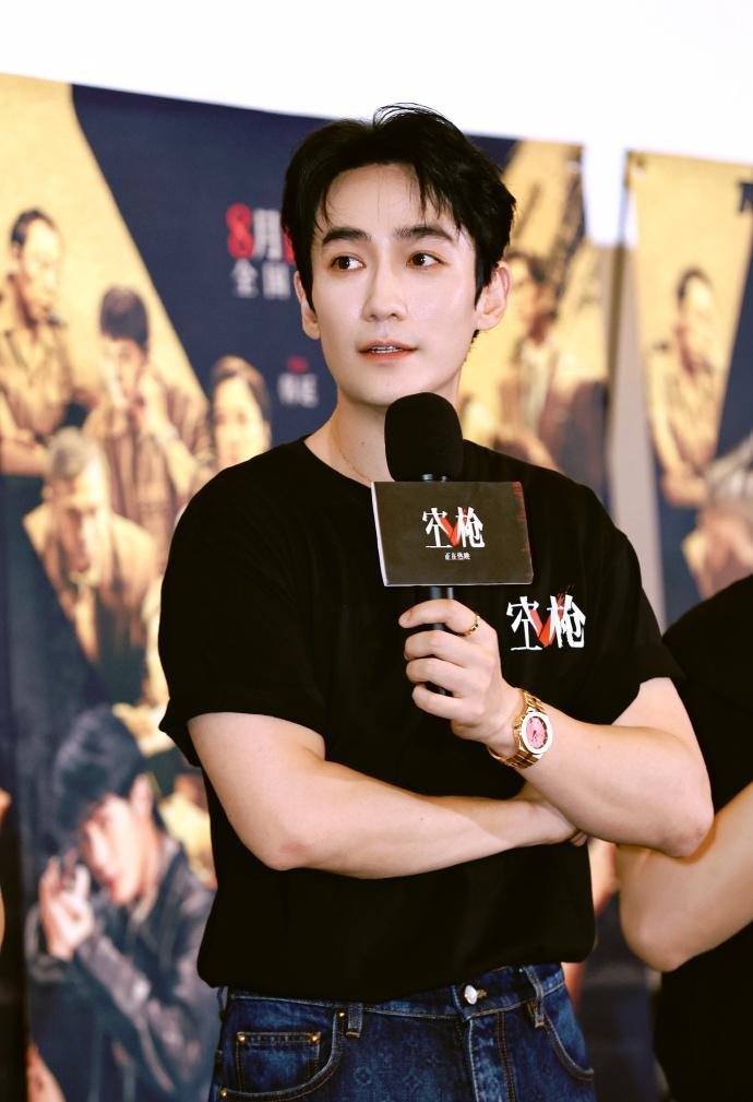朱一龙主演电影票房破140亿据灯塔专业版数据，主演电影累计票房突破140亿。当下