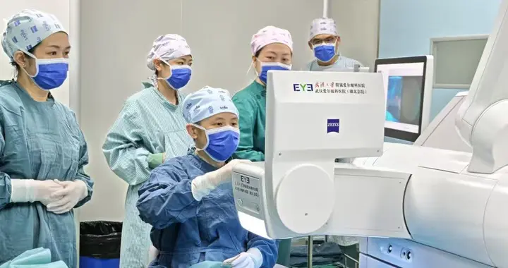 从600例蜕变看“智”变力量：武汉爱尔机器人全飞秒，让近视矫正有精度更有温度