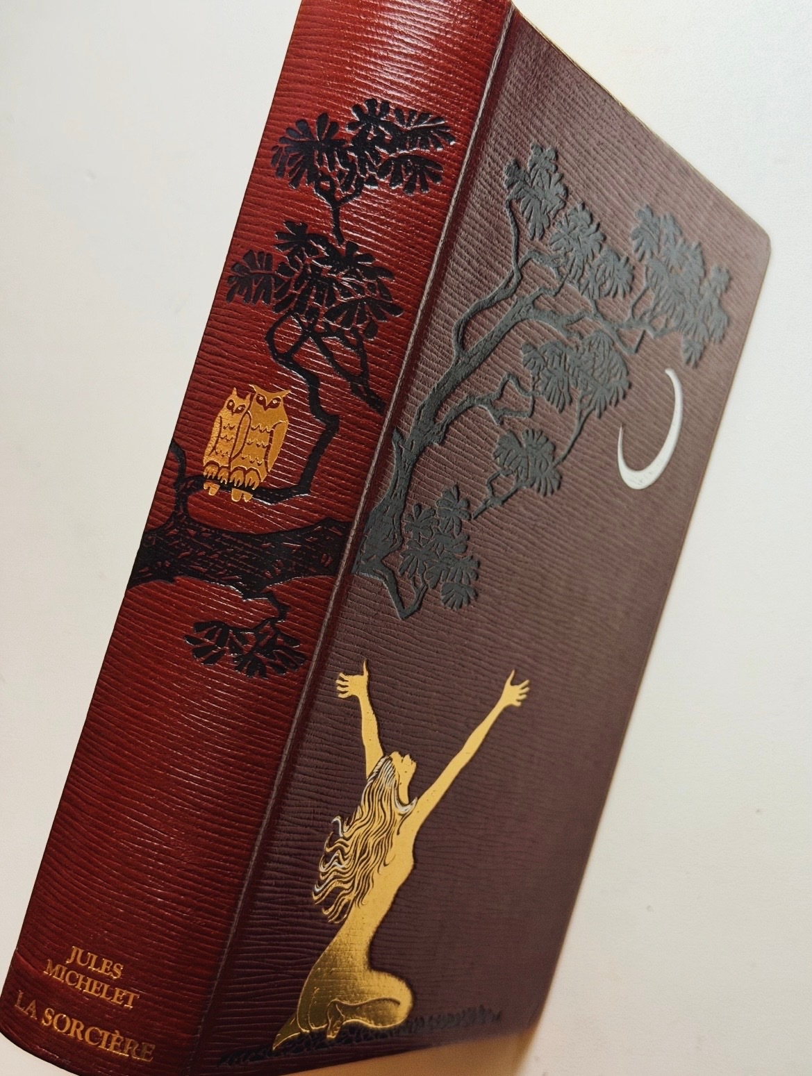 有的精装书美得“不像话”。 