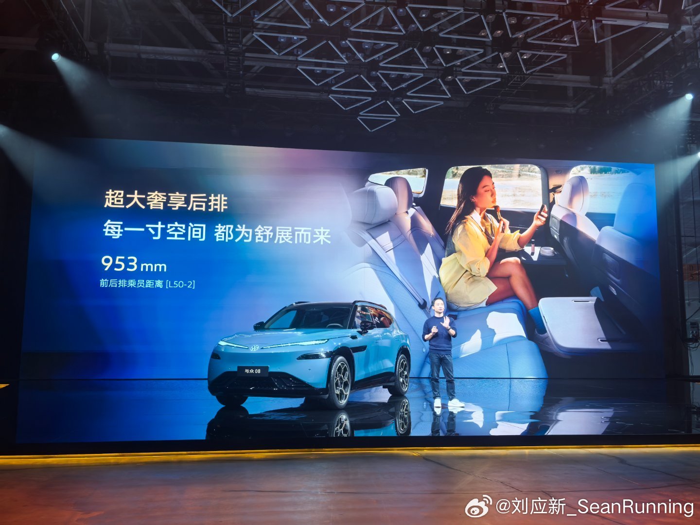 大五座布局，把空间魔法发挥到极致。后排不再是“将就”，而是全家人的“享受”。智能