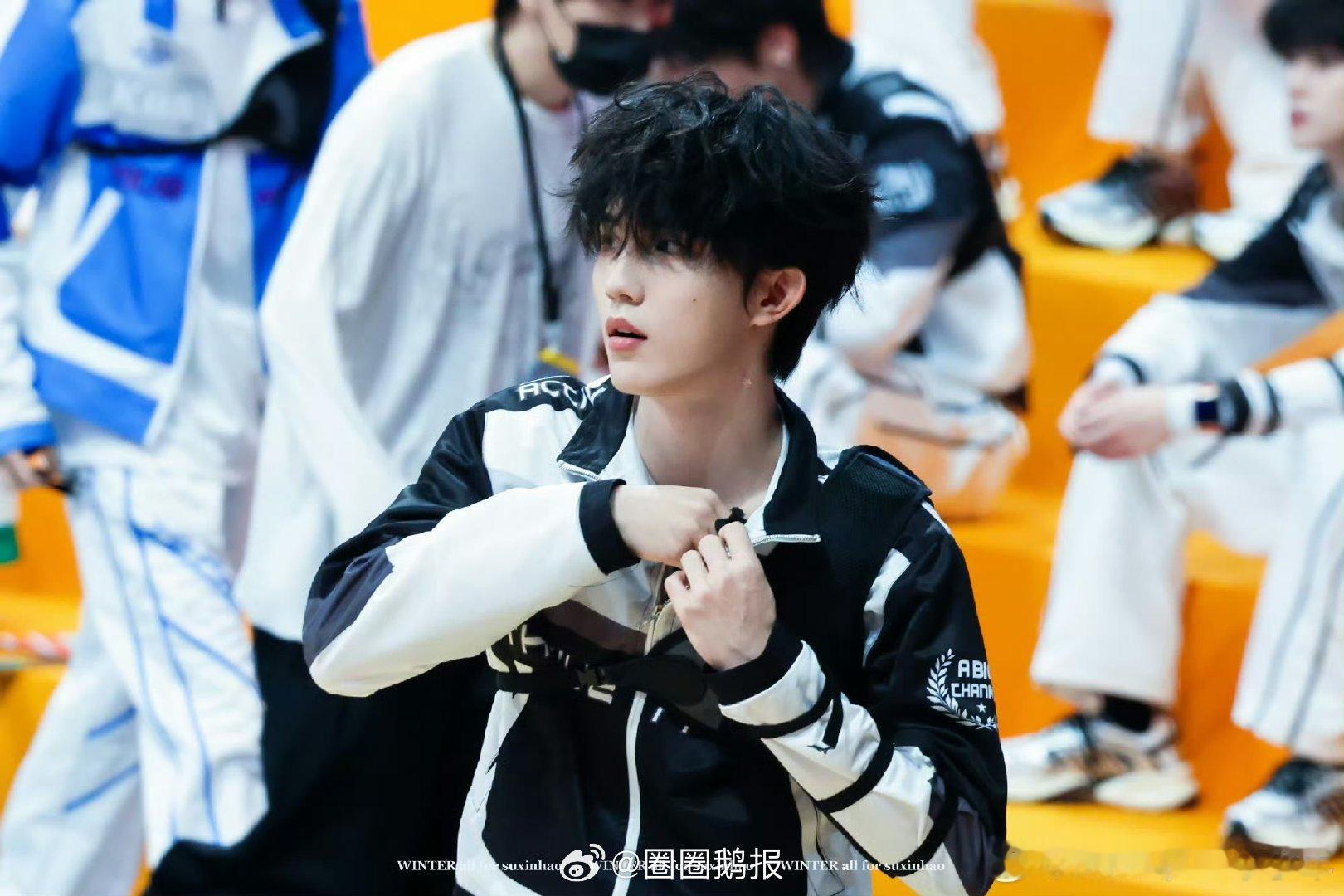 苏新皓说希望你们开心苏新皓希望铲丝开心啊啊啊啊苏新皓希望铲丝开心！苏新皓好宠粉啊