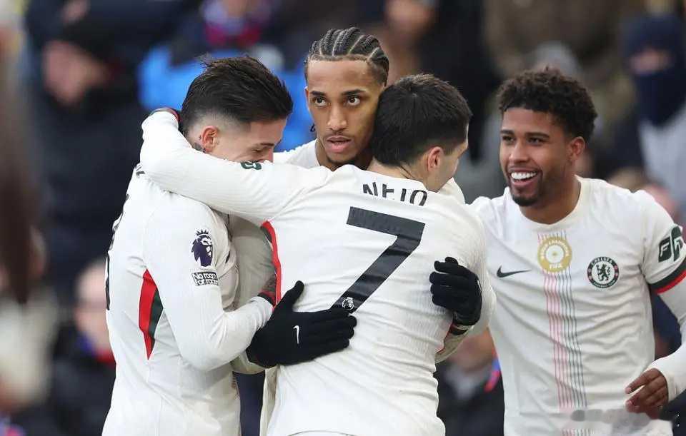 英超一夜变天！阿森纳3轮不胜仅4分领跑 曼联首进前4 利物浦跌第6北京时间1月2