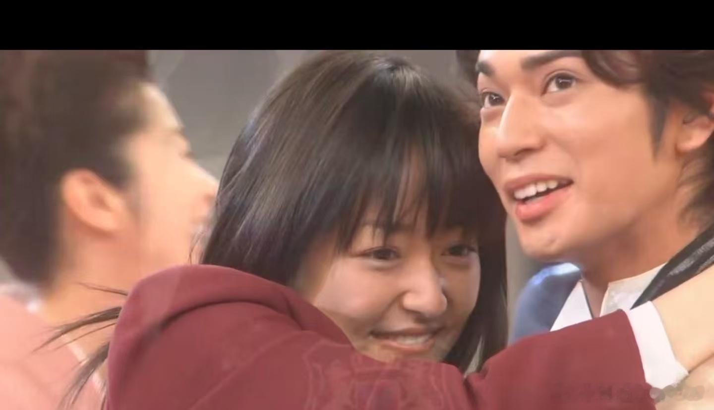 花样男子求婚观众是海选的真cp粉从入选海选到场见证家产求婚，边拍边播模式整场画面