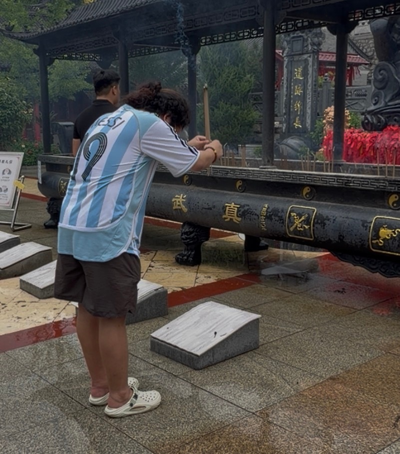 加油！加油！写祈福时候道长夸我有格局，关注国际