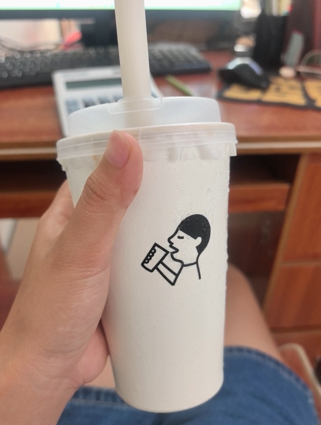奶茶一杯，快乐起飞。 