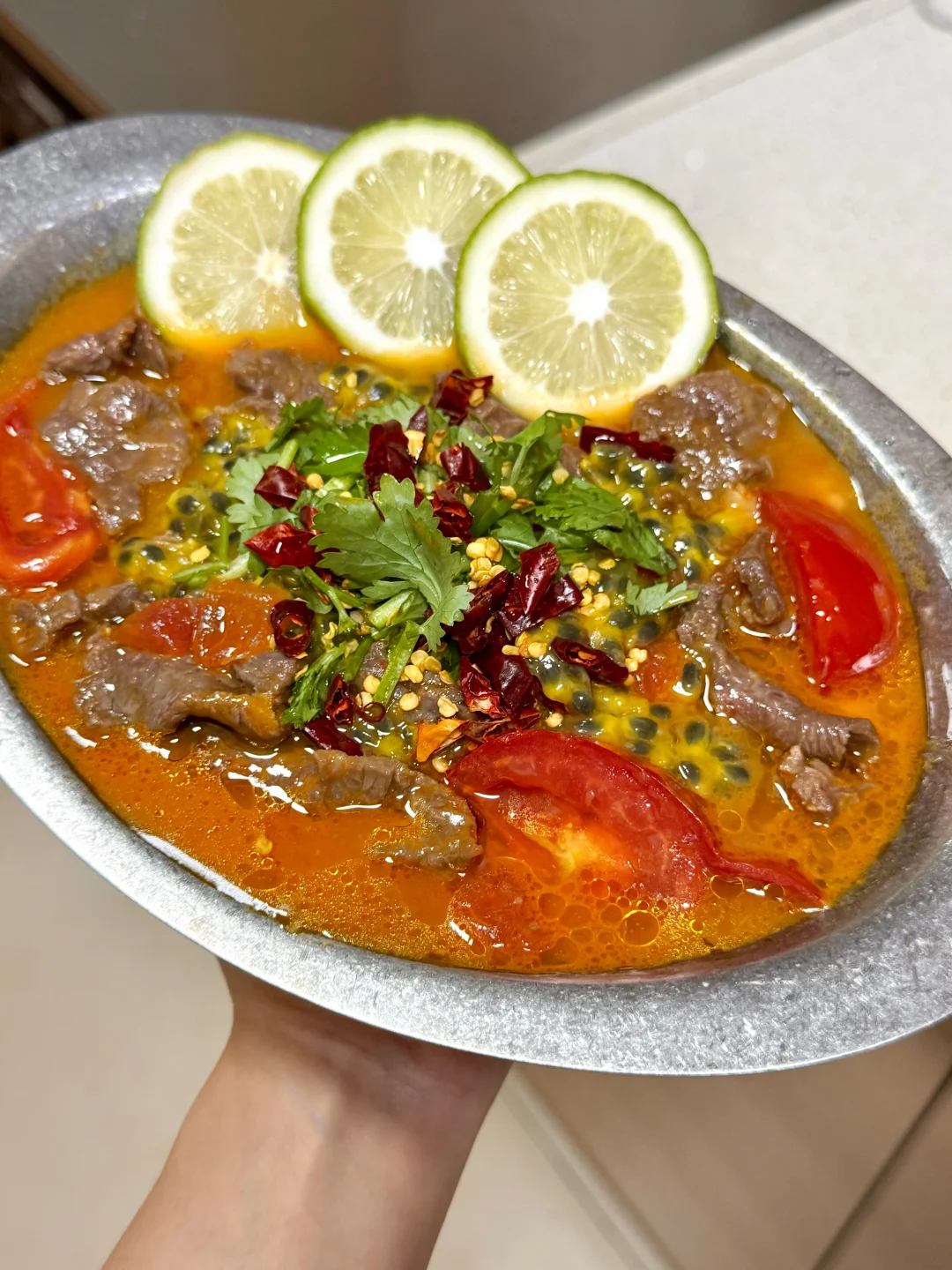 你可以相信这道百香果酸汤牛肉的下饭力度！！