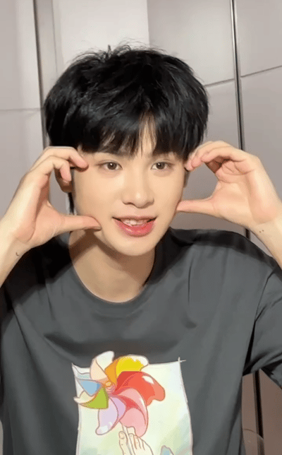 #黄明昊 最强电影暑假工# 夏日炎炎，你不仅是银幕上的璀璨星光，更是我们心中的“