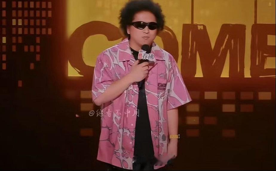拿盲人博眼球要下地狱的喜剧之王单口季黑灯在喜单3爆料自己被误诊眼疾七年，早已看淡