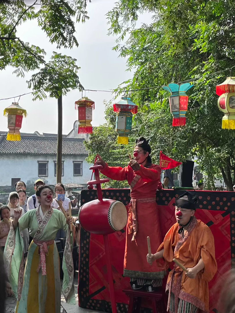 蓝盈莹在乌镇上郝蕾的戏剧疗愈课丁乃竺曾反对黄磊做乌镇戏剧节🍁蓝盈莹的乌镇节奏：