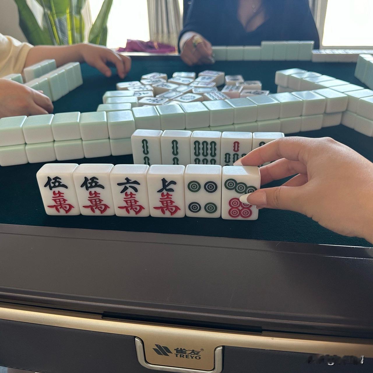 麻将早戒了！

不知咋的，这两天麻将瘾又上来了，感觉这新年不打几场麻将，还真解不