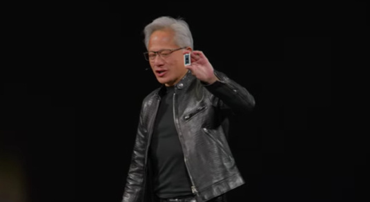 以前各做各的，现在英伟达跑去造电脑CPU，英特尔降价做AI芯片抢生意，卷起来了两