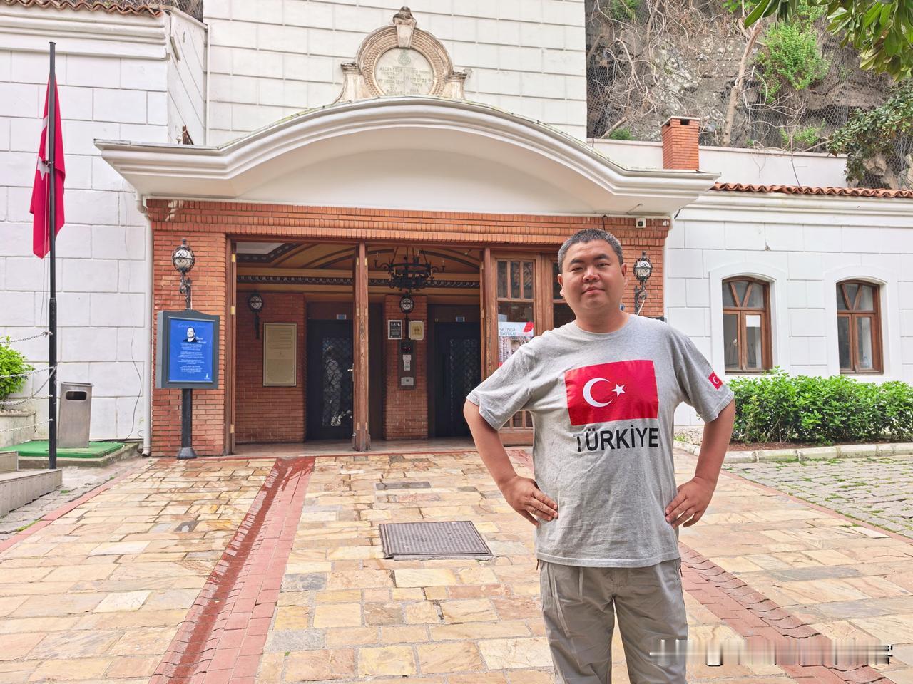 我来到土耳其的第十四天：清晨，在伊兹密尔，乘坐大电梯，俯瞰城市美景。1907年，