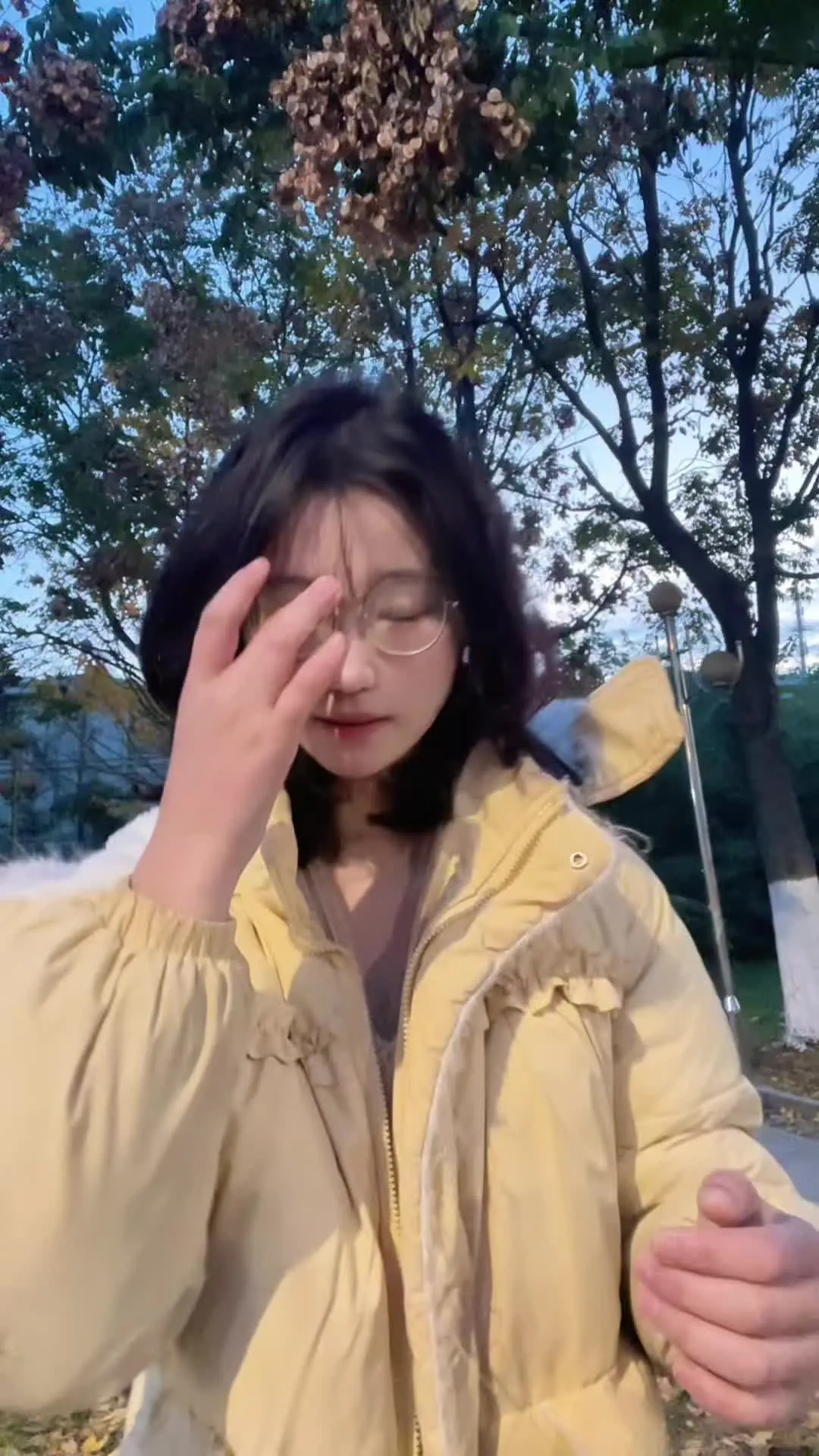 棉服也能穿出时尚感 找到了秋冬本命大衣 有人说我长得一般但笑起来绝了 ...